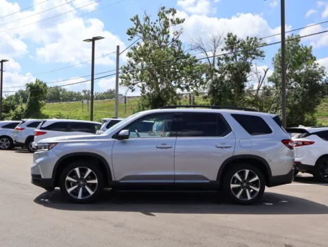 More photos of 2024 Honda Pilot Touring at Jay Wolfe Honda, MO