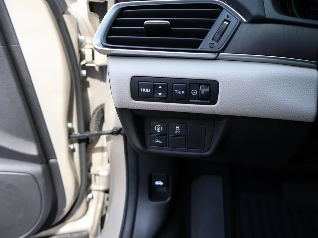 2020 Honda Accord Hybrid Touring - Photo 29