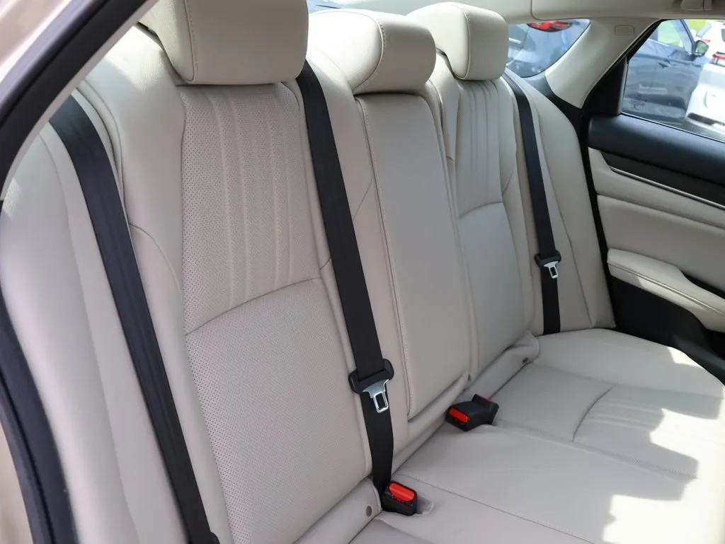 2020 Honda Accord Hybrid Touring - Photo 12