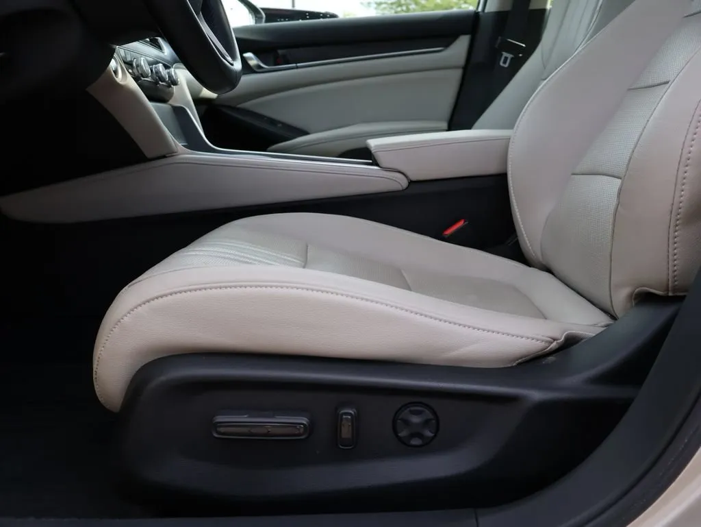 2020 Honda Accord Hybrid Touring - Photo 31