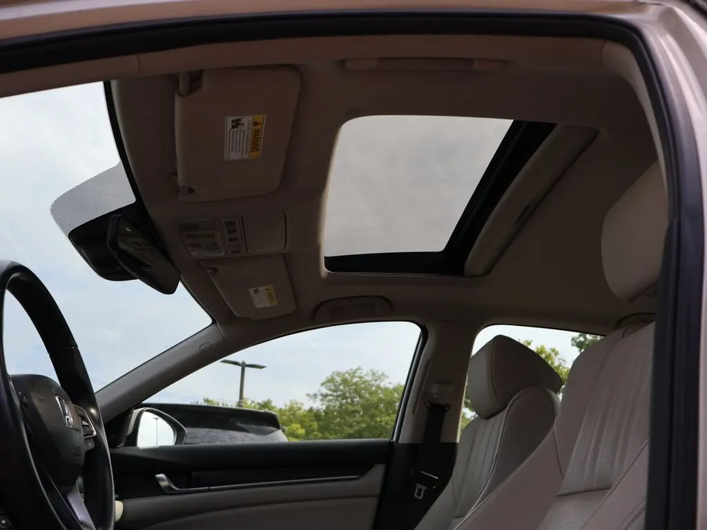 2020 Honda Accord Hybrid Touring - Photo 32
