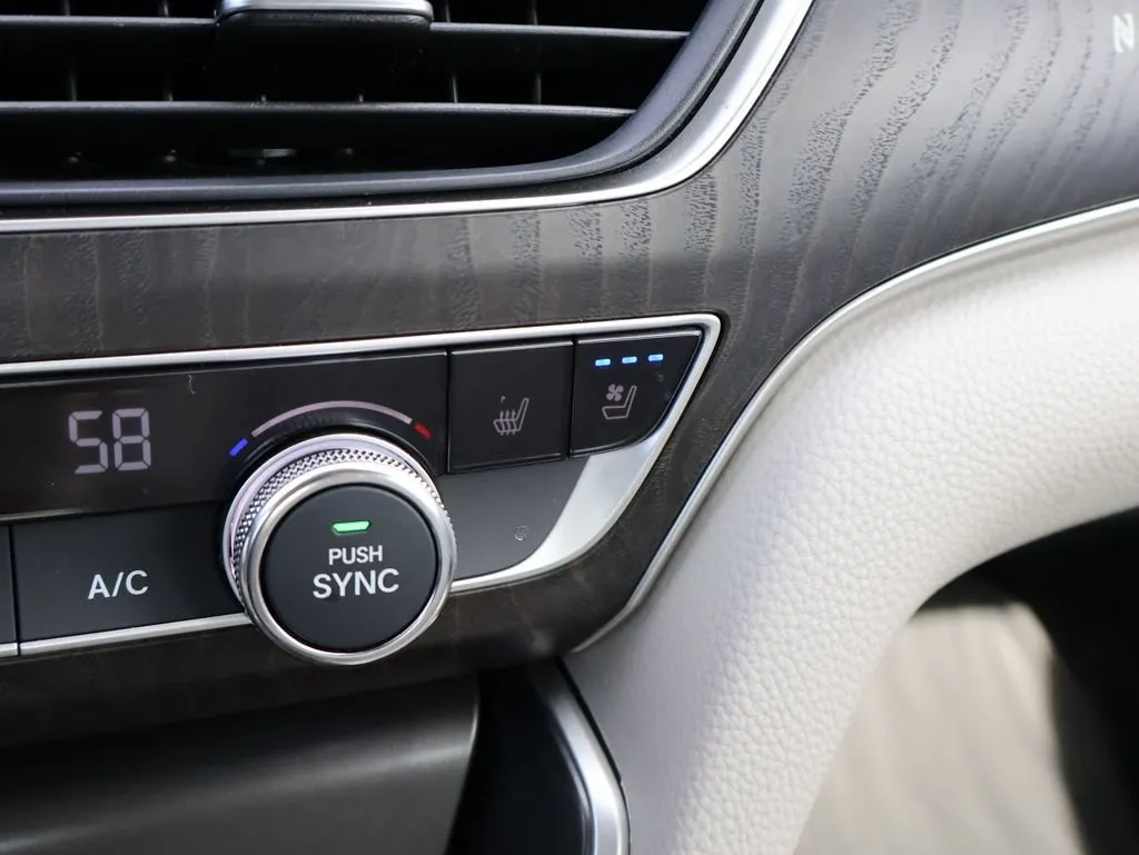 2020 Honda Accord Hybrid Touring - Photo 23