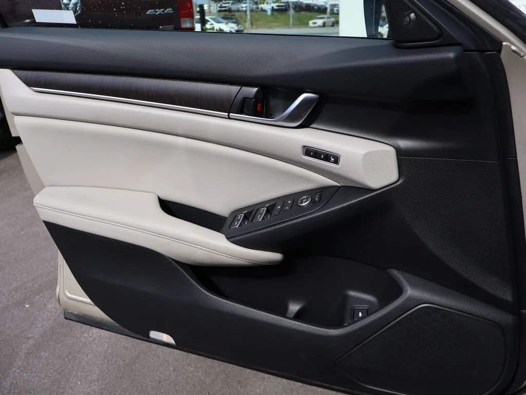 2020 Honda Accord Hybrid Touring - Photo 30