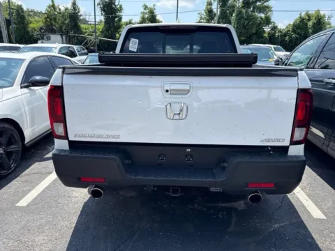 More photos of 2023 Honda Ridgeline RTL at Jay Wolfe Honda, MO