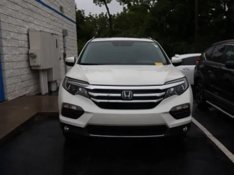 Photos of 2017 Honda Pilot Elite for sale in Kansas City, MO at Jay Wolfe Honda