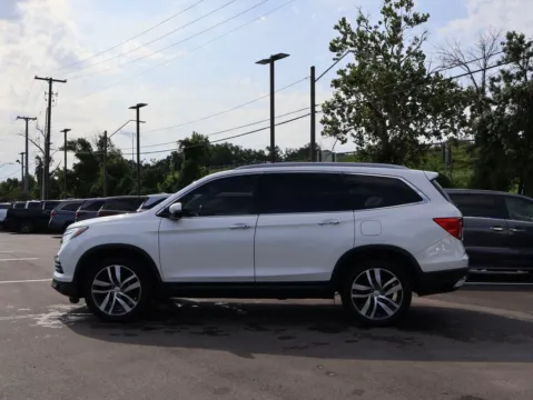 More photos of 2017 Honda Pilot Elite at Jay Wolfe Honda, MO