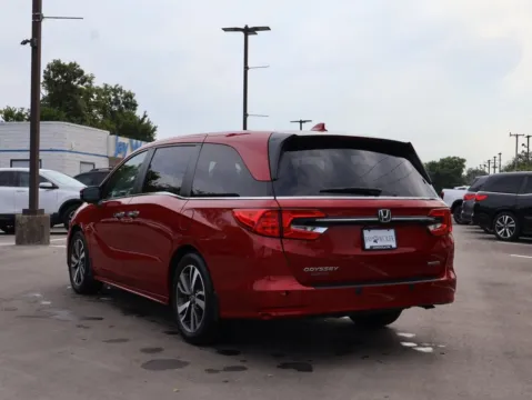 More photos of 2023 Honda Odyssey Touring at Jay Wolfe Honda, MO