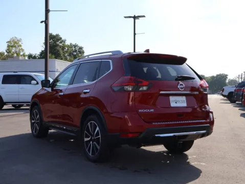 More photos of 2017 Nissan Rogue SL at Jay Wolfe Honda, MO
