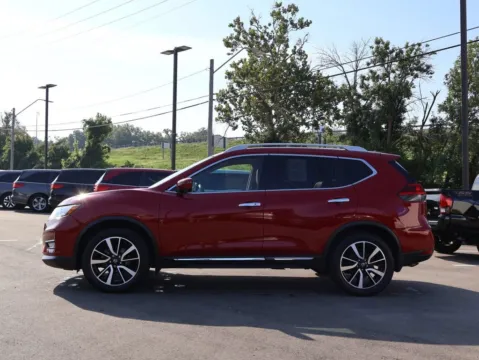 More photos of 2017 Nissan Rogue SL at Jay Wolfe Honda, MO