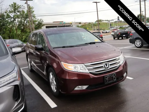 Red 2011 Honda Odyssey Touring for sale in Kansas City, MO
