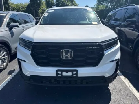 Photos of 2025 Honda Pilot Black Edition for sale in Kansas City, MO at Jay Wolfe Honda