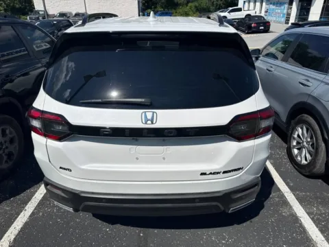 More photos of 2025 Honda Pilot Black Edition at Jay Wolfe Honda, MO