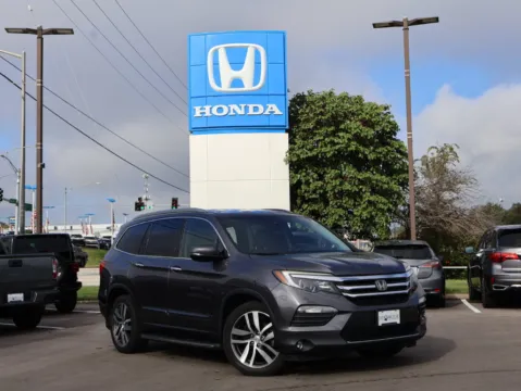 Gray 2018 Honda Pilot Elite for sale in Kansas City, MO