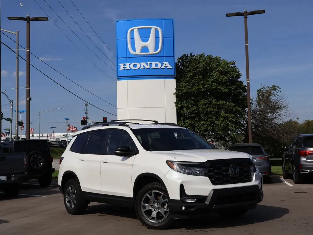 White 2025 Honda Passport TrailSport for sale in Kansas City, MO