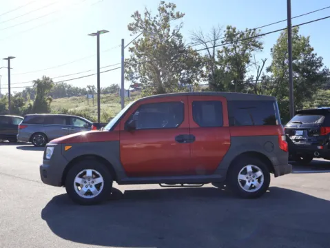 More photos of 2005 Honda Element EX at Jay Wolfe Honda, MO