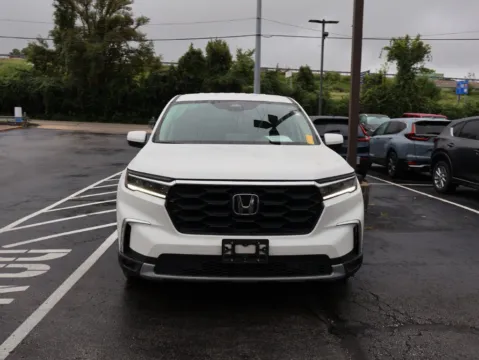 Photos of 2024 Honda Pilot EX-L 8 Passenger for sale in Kansas City, MO at Jay Wolfe Honda