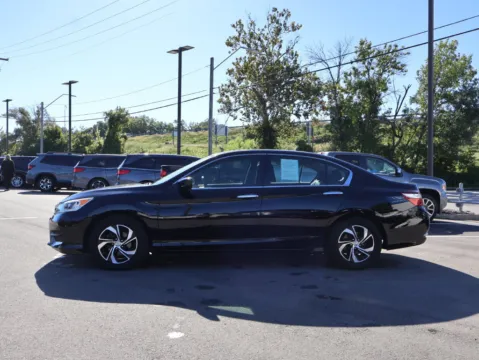 More photos of 2017 Honda Accord Sedan LX at Jay Wolfe Honda, MO