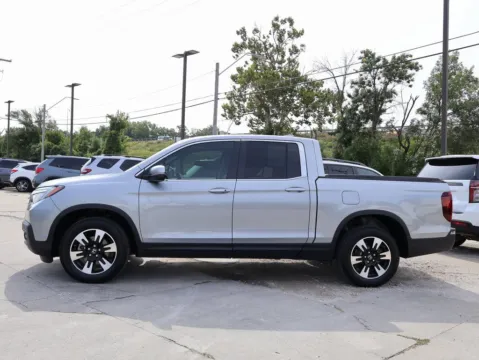 More photos of 2020 Honda Ridgeline RTL at Jay Wolfe Honda, MO