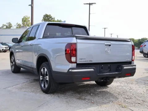 More photos of 2020 Honda Ridgeline RTL at Jay Wolfe Honda, MO