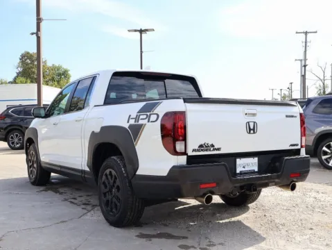 More photos of 2023 Honda Ridgeline RTL at Jay Wolfe Honda, MO