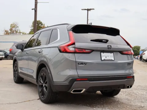 More photos of 2023 Honda CR-V Hybrid Sport Touring at Jay Wolfe Honda, MO