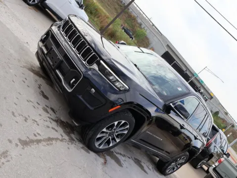 Another view of 2022 Jeep Grand Cherokee Overland for sale in Kansas City, MO at Jay Wolfe Honda