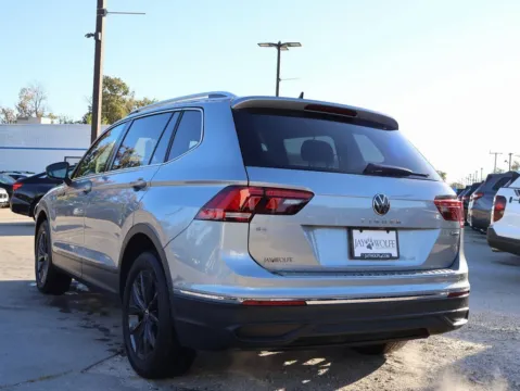 More photos of 2022 Volkswagen Tiguan SE at Jay Wolfe Honda, MO
