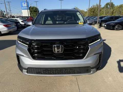 Photos of 2023 Honda Pilot Elite for sale in Kansas City, MO at Jay Wolfe Honda