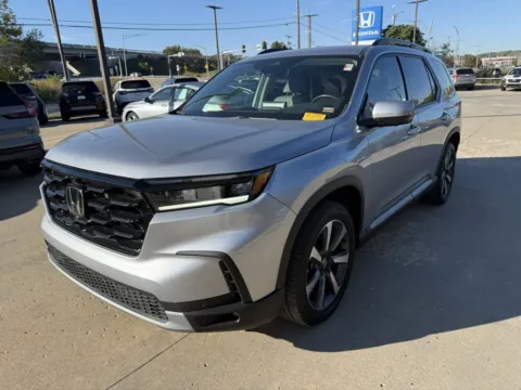Another view of 2023 Honda Pilot Elite for sale in Kansas City, MO at Jay Wolfe Honda