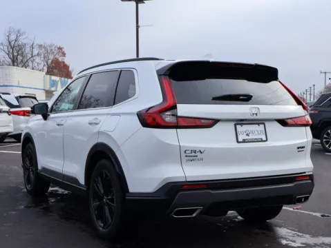 More photos of 2023 Honda CR-V Hybrid Sport Touring at Jay Wolfe Honda, MO