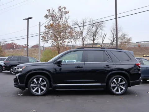 More photos of 2023 Honda Pilot Elite at Jay Wolfe Honda, MO