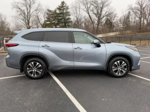 Photos of 2021 Toyota Highlander Hybrid XLE for sale in Ballwin, MO at Jay Wolfe Toyota of West County