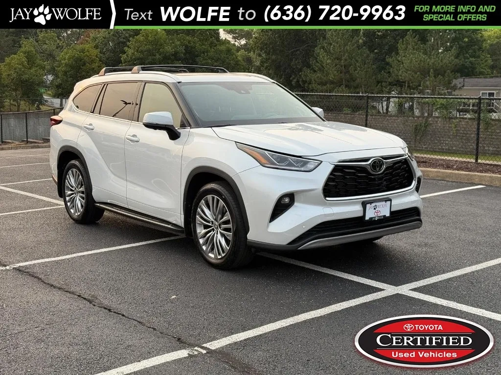 White 2024 Toyota Highlander Platinum for sale in Ballwin, MO