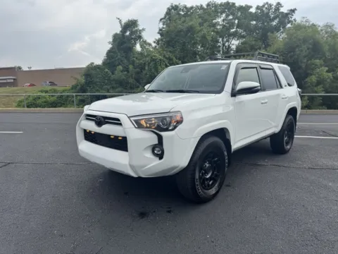 White 2024 Toyota 4Runner SR5 Premium for sale in Ballwin, MO