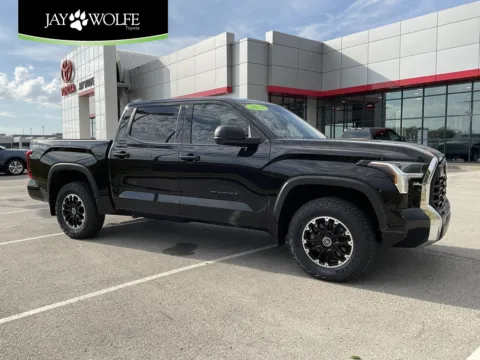 Black 2022 Toyota Tundra SR5 for sale in Kansas City, MO