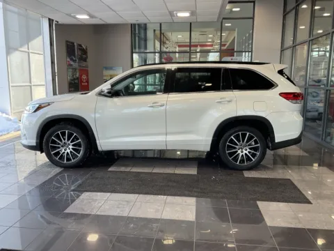More photos of 2018 Toyota Highlander SE at Jay Wolfe Toyota, MO