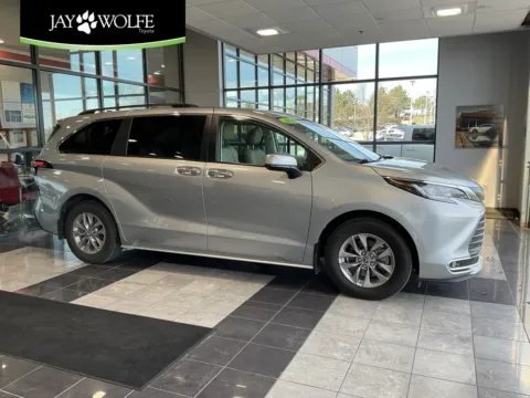 Silver 2022 Toyota Sienna XLE for sale in Kansas City, MO