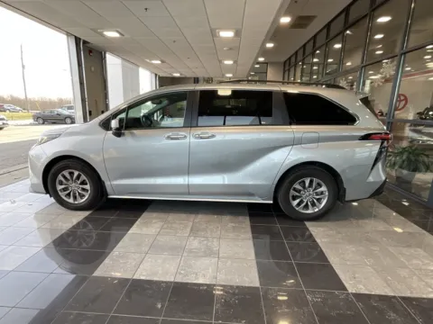 More photos of 2022 Toyota Sienna XLE at Jay Wolfe Toyota, MO