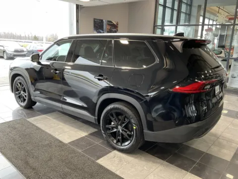 More photos of 2024 Toyota Grand Highlander Platinum at Jay Wolfe Toyota, MO