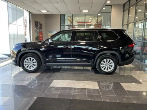More photos of 2024 Toyota Grand Highlander XLE at Jay Wolfe Toyota, MO