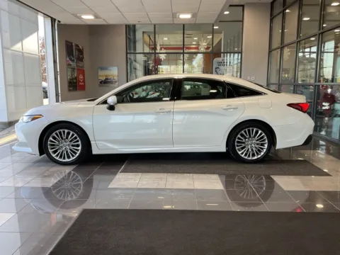 More photos of 2022 Toyota Avalon Hybrid Limited at Jay Wolfe Toyota, MO