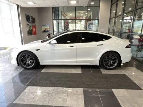 More photos of 2022 Tesla Model S Plaid at Jay Wolfe Toyota, MO