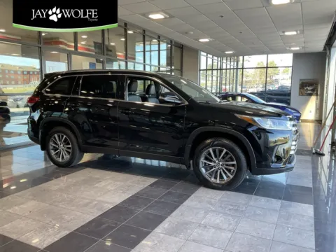 Black 2019 Toyota Highlander XLE for sale in Kansas City, MO