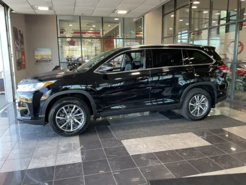 Another view of 2019 Toyota Highlander XLE for sale in Kansas City, MO at Jay Wolfe Toyota