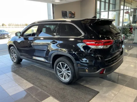 More photos of 2019 Toyota Highlander XLE at Jay Wolfe Toyota, MO