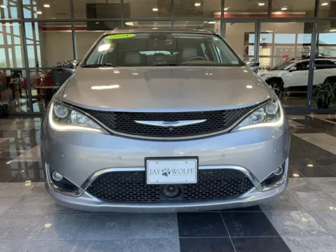 Photos of 2018 Chrysler Pacifica Limited for sale in Kansas City, MO at Jay Wolfe Toyota