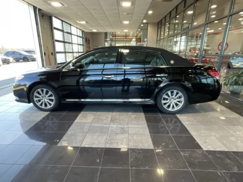 More photos of 2012 Toyota Avalon Limited at Jay Wolfe Toyota, MO