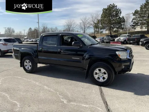 Black 2015 Toyota Tacoma for sale in Kansas City, MO