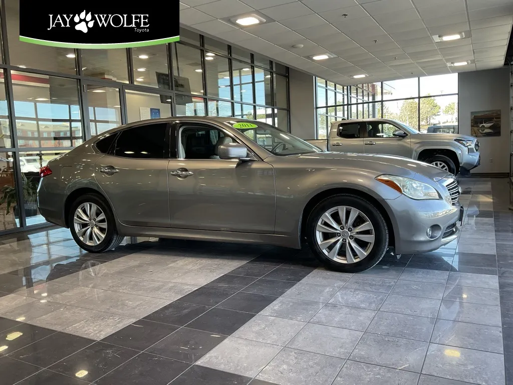 Gray 2011 INFINITI M56 X for sale in Kansas City, MO