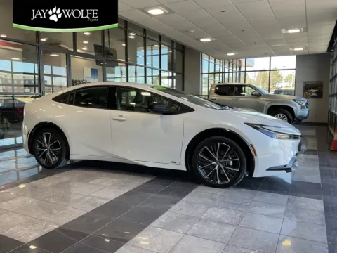 White 2024 Toyota Prius XLE for sale in Kansas City, MO